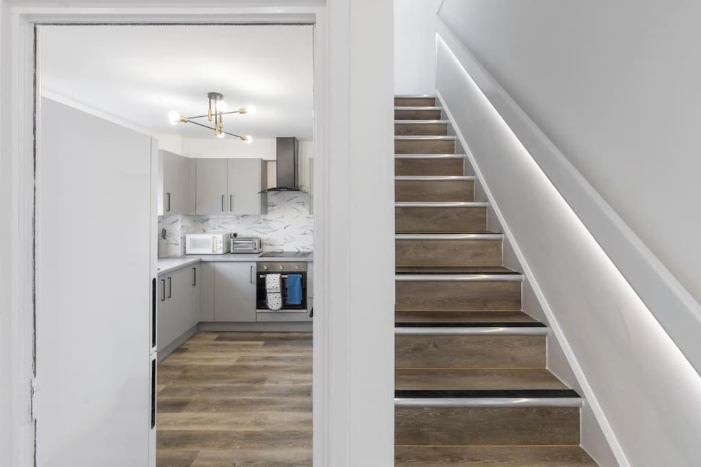 Appartamento Shard View 2Br Next Tower Bridge Londra Esterno foto