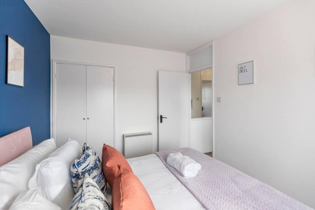 Appartamento Shard View 2Br Next Tower Bridge Londra Esterno foto