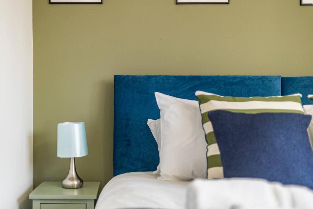 Appartamento Shard View 2Br Next Tower Bridge Londra Esterno foto